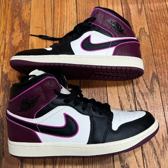 Jordan 1 mid SE Retro for women size 8 - Picture 2 of 7